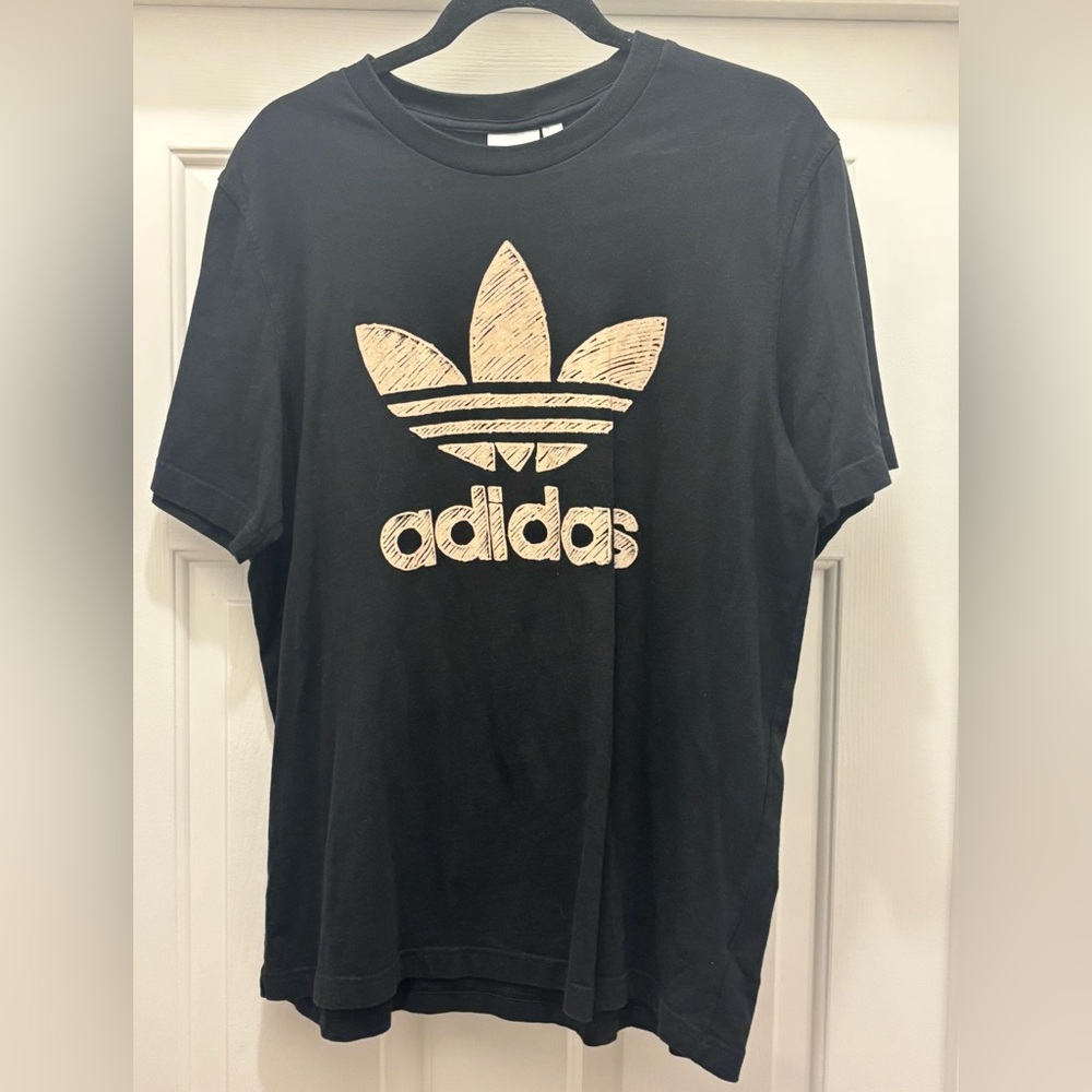 Adidas | Soft Black Top size Large